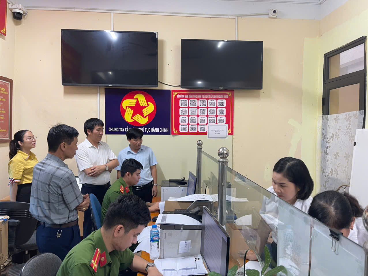 Đảng uỷ Phường Thượng Hồng khẩn trương tiến hành công tác đổi Thẻ đảng viên